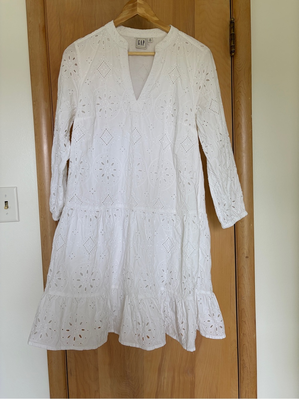 GAP White Eyelet Tiered Long-Sleeve Dress Size Medium Tall